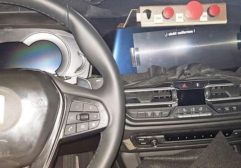 全新宝马3系内饰大曝光，机械手刹终于没了，能追上奔驰奥迪了吗