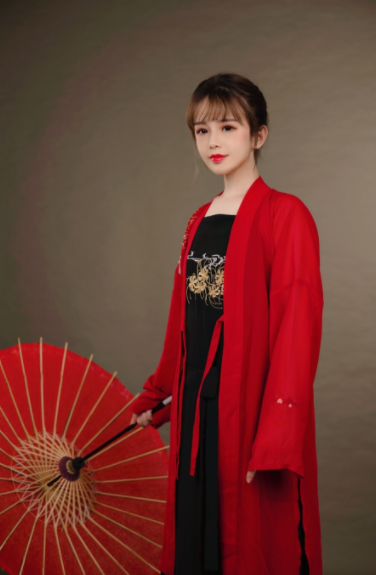 女装大佬轩墨宝宝宣布脱单了,网友:到底是男生