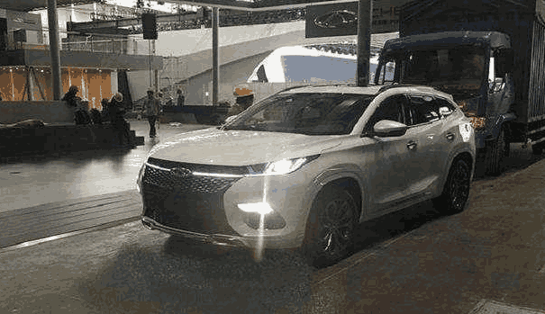 奇瑞首款豪华SUV现身车展, 1.6T榨出218马力, 实车外观太酷了吧