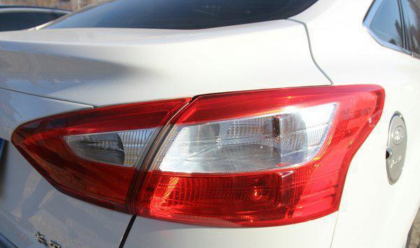 福特-福克斯三厢 手动舒适型, 福特看家本领就是操纵, 这个没得说