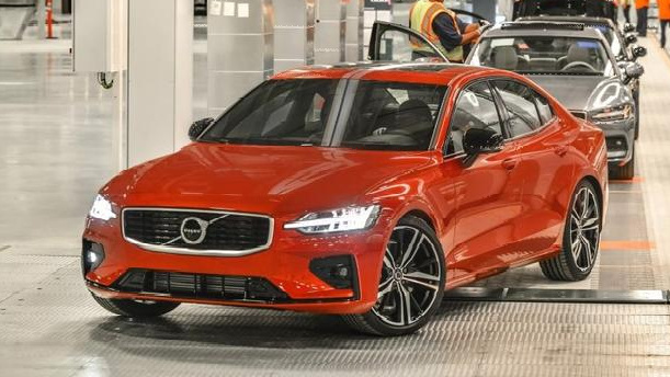 沃尔沃S60被逼急了！新车颜值不输BBA，仅售24万，还要啥奥迪A4