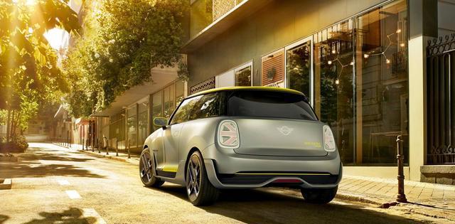 全新MINI电动车概念在法兰克福车展亮相外观很萌深受女性喜爱