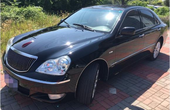 花9.6万买辆专用版红旗盛世, 懂车的朋友却说买了一辆丰田皇冠