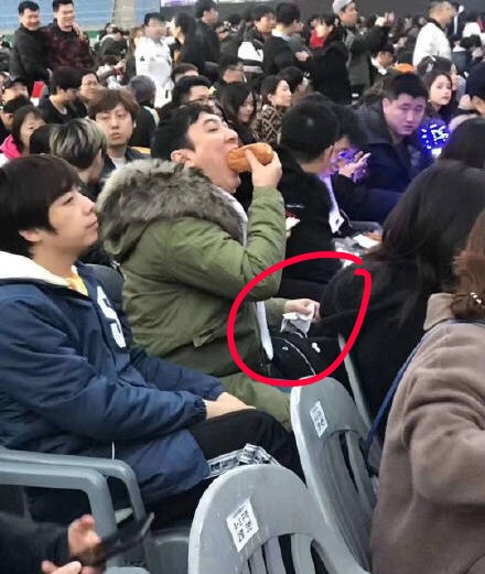 S8总决赛现场王思聪高价回收暖宝宝,这次真的