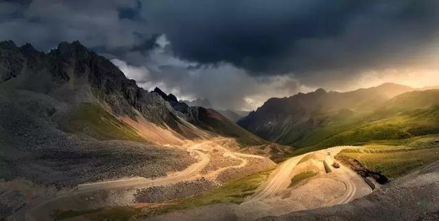 耗资近二十亿元的进藏天路即将通车，起点就在我们大云南！