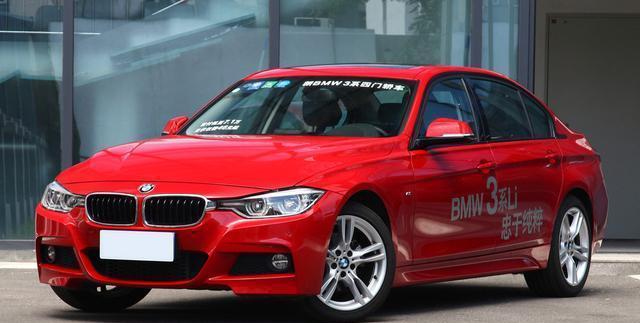 宝马再次放大招, 全新3系配置完爆A4, 仅22万买迈腾都后悔了