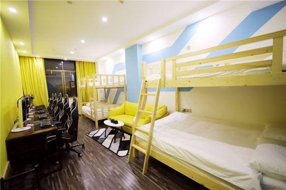 电竞酒店: 双人电竞房, 五人开黑房, 你有心动吗