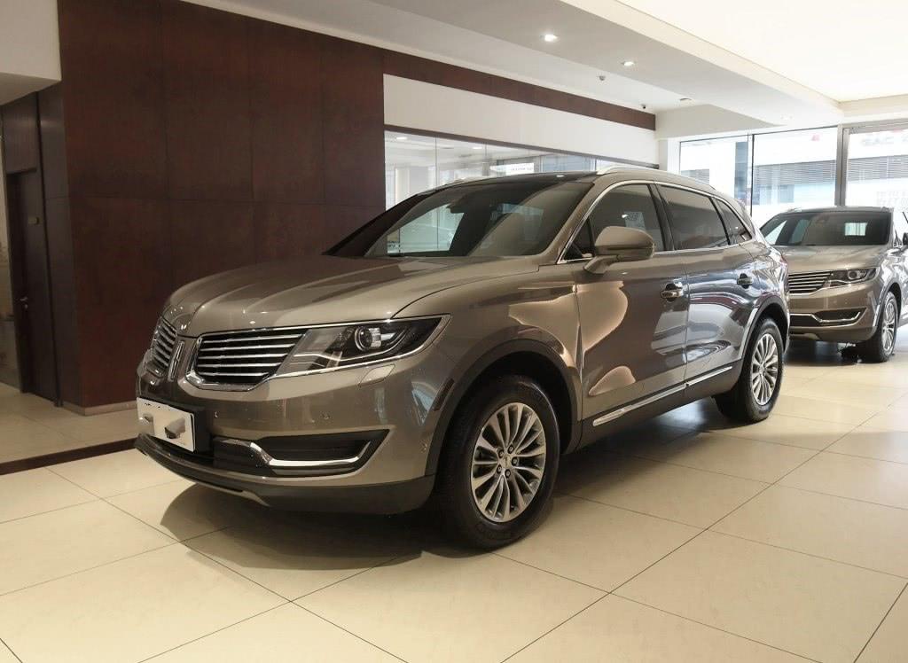 车重2吨，车长4.8米，配2.7T＋6AT油耗10.5，外观比探险者漂亮！