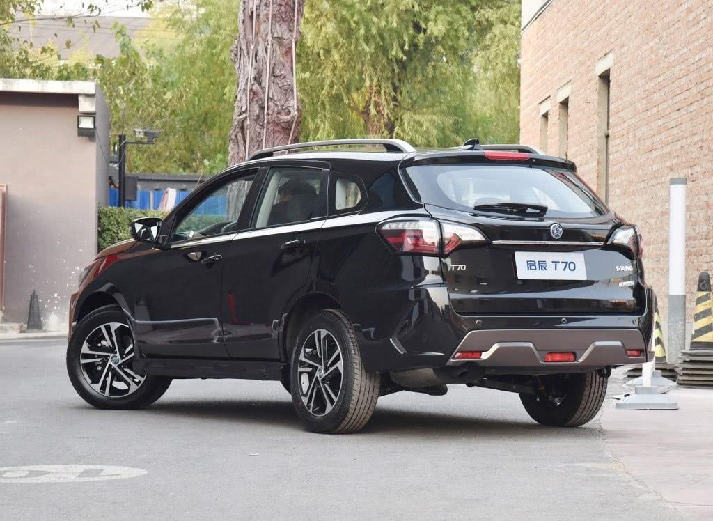 车重1.4吨，配CVT油耗7.7加速11.9，外观比GLA霸气，顶配12万起