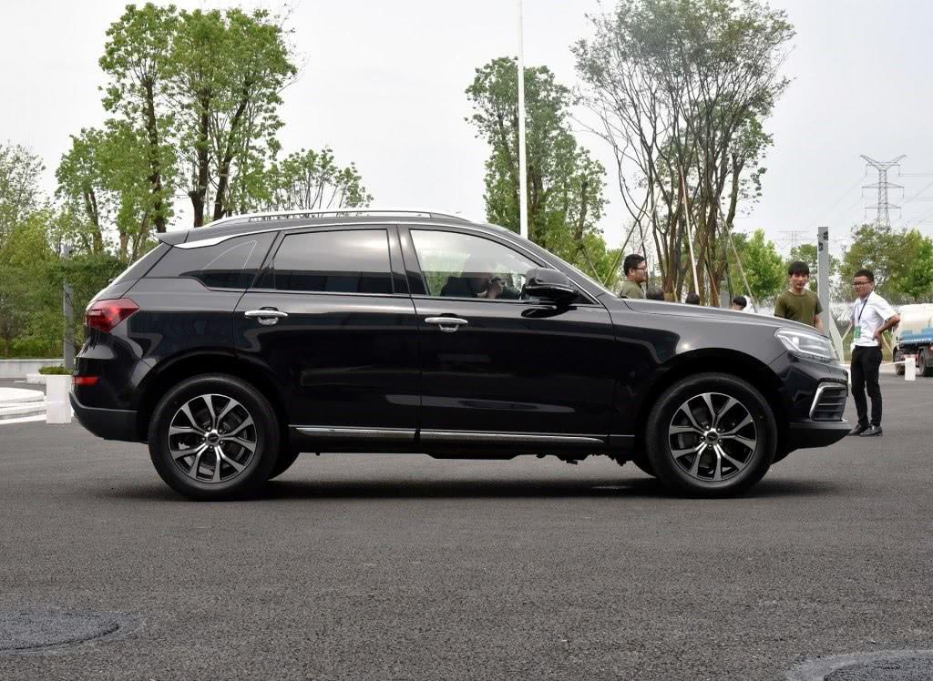 买啥领克01！中型顶配SUV14万起，造型比途锐霸气，配1.8T