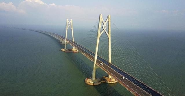 香港开车靠左,大陆靠右,珠港澳大桥靠哪边?