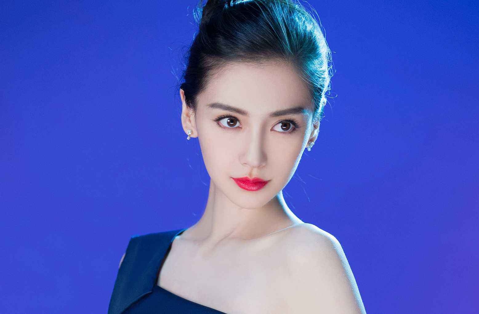 angelababy参加活动,裙子真漂亮,网友:设计和穿