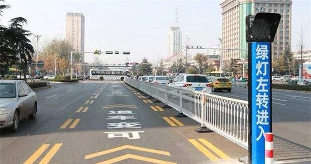 遇到锯齿状实线车道该怎么走?交警:走错就扣