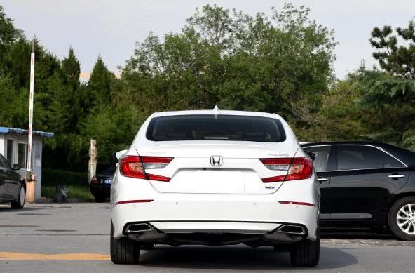 本田雅阁和丰田凯美瑞相比哪个好?看完比较,车