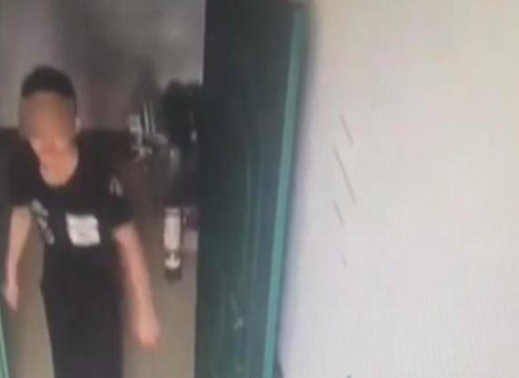 出租屋半年被偷8次,一查竟是整栋楼共用一个锁