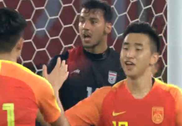 中国足球又一高光时刻!35分钟就踢伊朗3比0,对