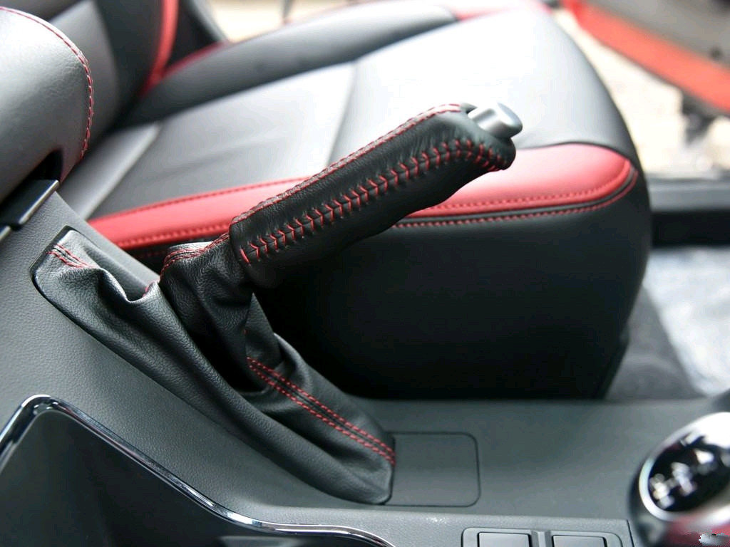 比众泰还能仿的国产车,换个车标就值60万,卖12万还能入藏