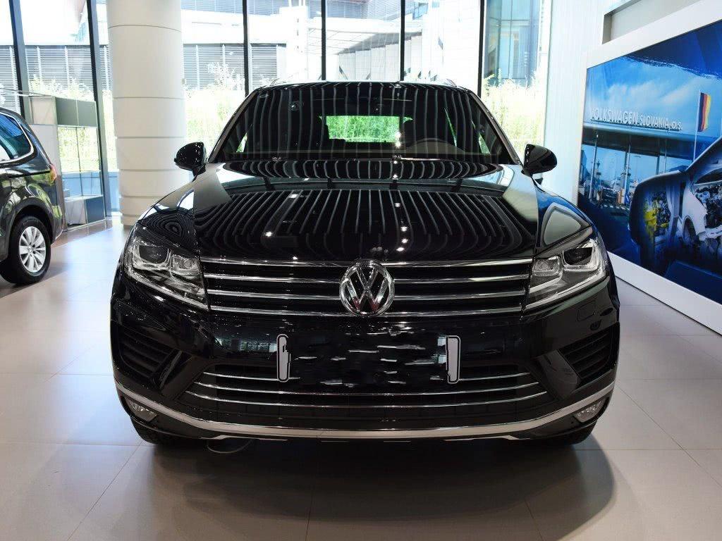 大众良心一回！进口新车上市降8万，配8AT＋V6，动力吊打大切基