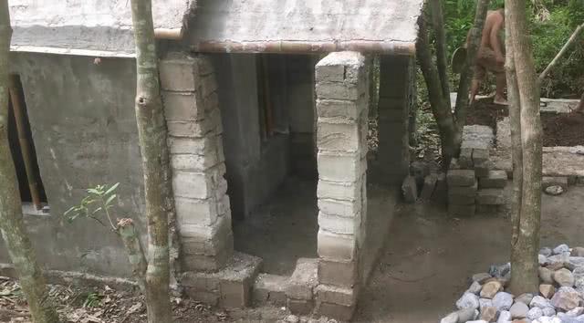 男子野外养了一只30斤的鱼，还以为把它当宠物，结果无语了