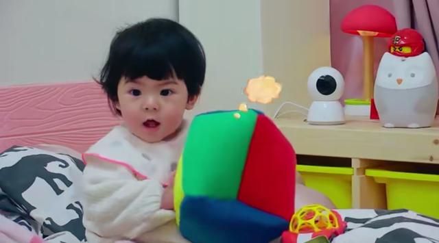 咘咘碎碎念哄波妞开心像个小大人,贾静雯感动,网友大赞家教好!