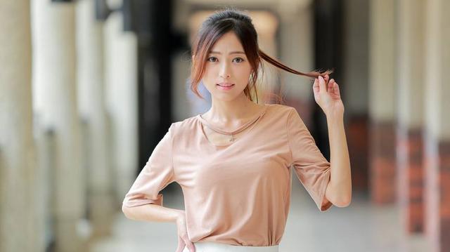 儿子外出, 我听到儿媳房里传来异常声音, 在门口偷听后我瘫软在地