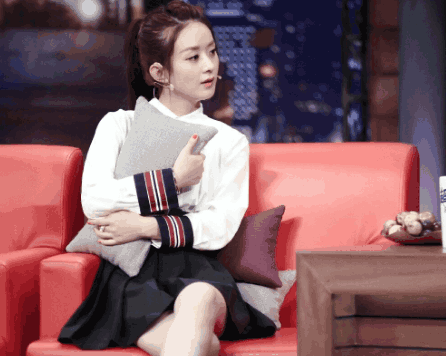 赵丽颖路人照再现小腹隆起, 怀孕又起传闻