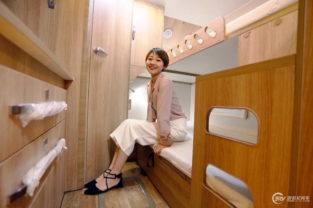 国产依维柯房车售价36.88万 诚意满满铁程房车实拍解析