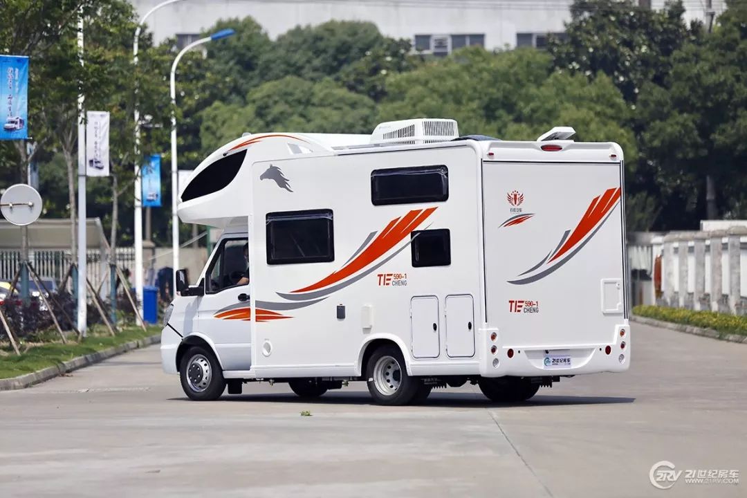 国产依维柯房车售价36.88万 诚意满满铁程房车实拍解析