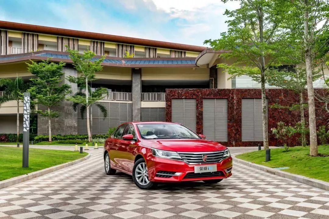 家轿日常开销怎么省？这款国产家轿超低油耗为消费者一省再省