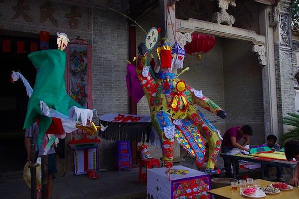 农村的丧葬习俗半夜烧车送盘缠,其实并没有那