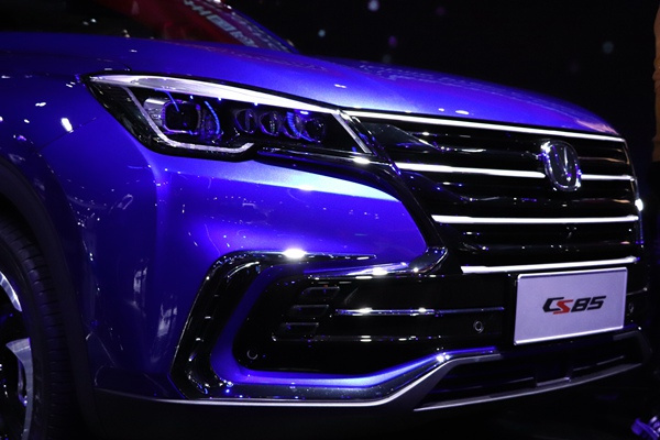 长安CS85实拍:颜值和内饰是最大的杀手锏