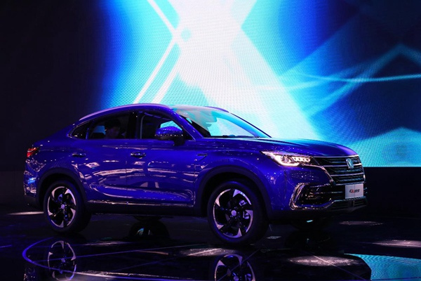 长安CS85实拍:颜值和内饰是最大的杀手锏