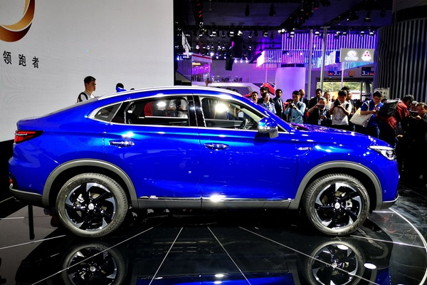 长安CS85实拍:颜值和内饰是最大的杀手锏