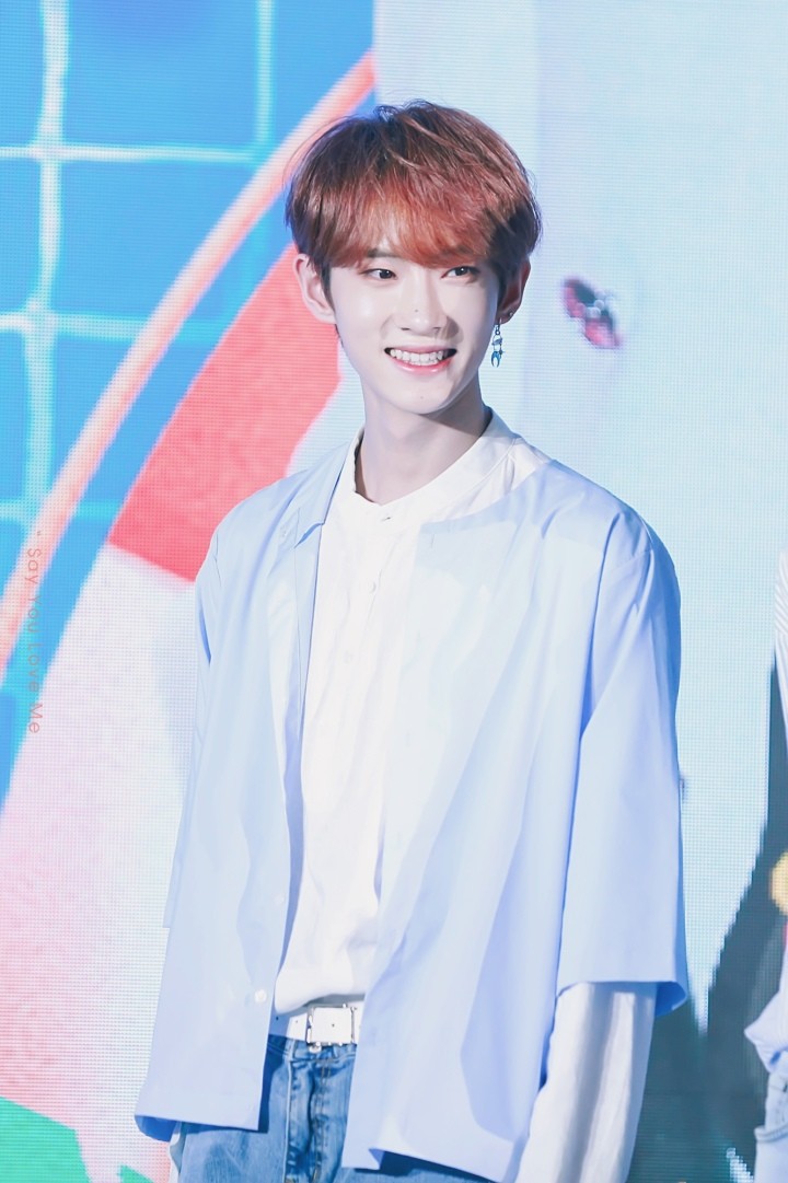 黄新淳品牌见面会,今天小精灵的表情满分