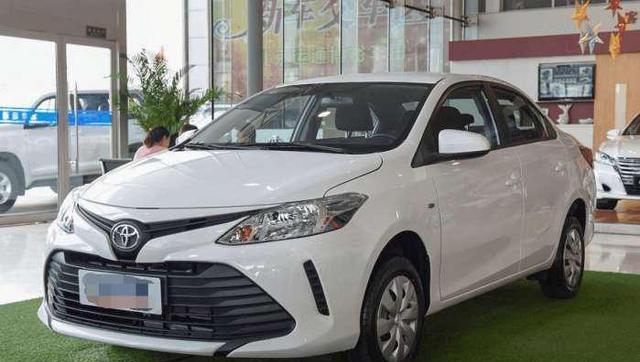 小伙8万买国产回农村无人理，早不如加1万买合资！低油耗更有面