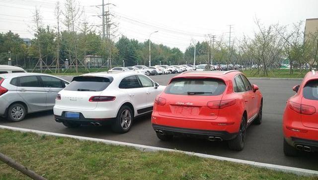 众泰Macan停在保时捷旁边, 路人傻傻分不清楚, 保时捷车主愣了