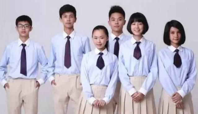 中国的校服终于不再是又肥大大 , 颜值低的穿上也超好看