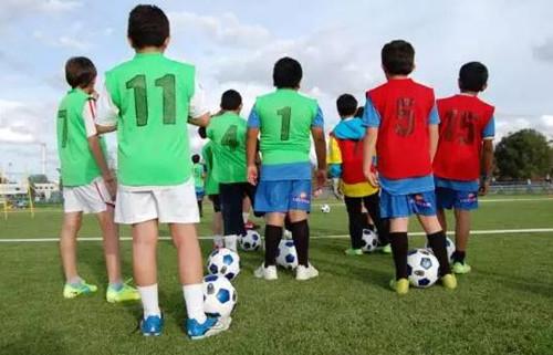 孩子脚长得快是在长高?孩子出现这些征兆是在