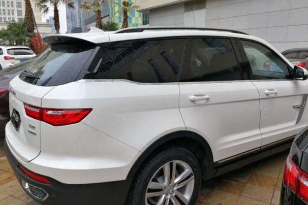 众泰也出7座，外观比揽胜霸气，第三排宽敞堪比MPV，卖13万必火