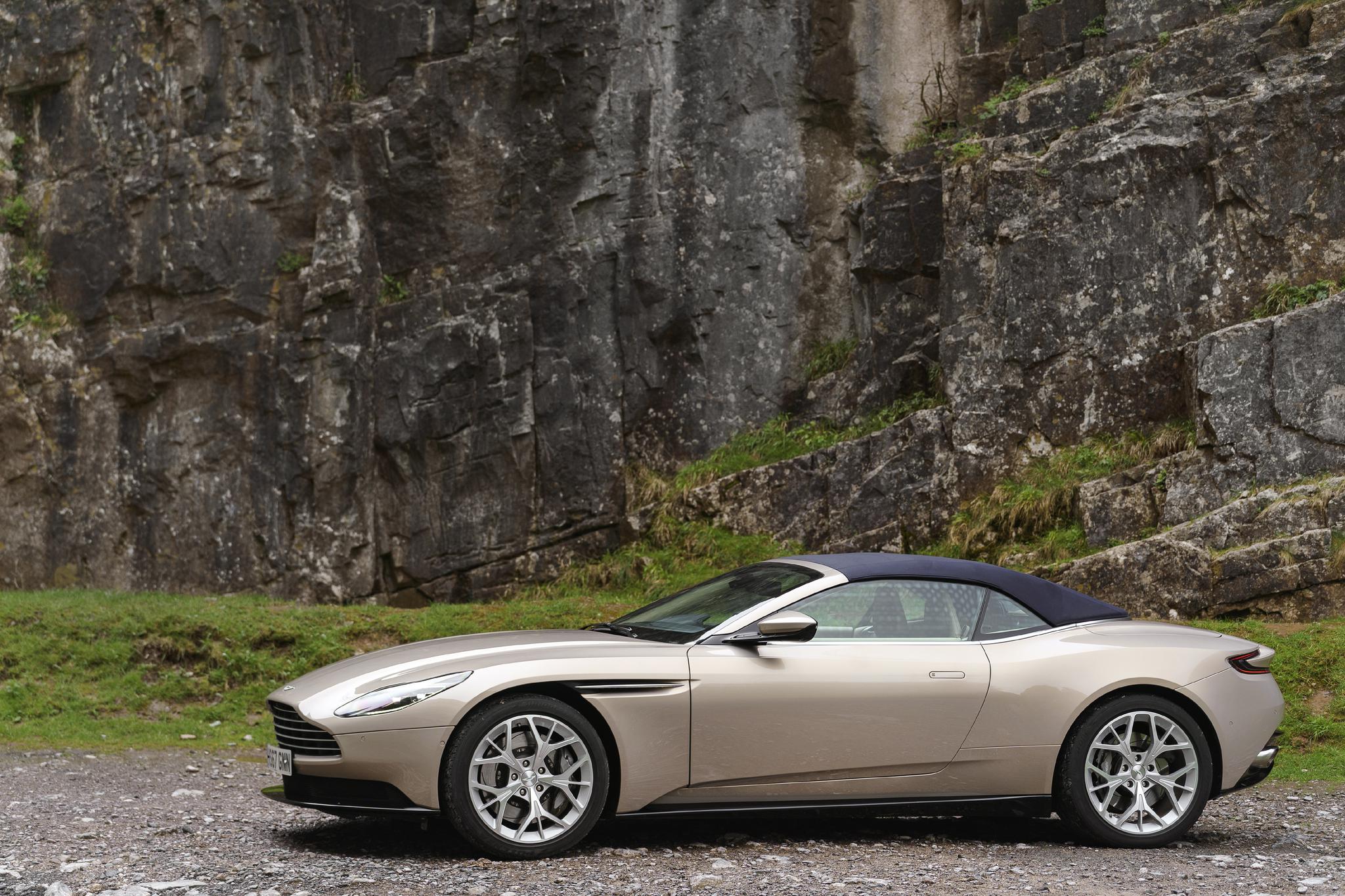 速递!新鲜的“阿斯顿·马丁“资讯全在这，看我就够了