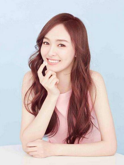 戚薇被叫阿姨时,脱口而出4个字打脸众女星,网