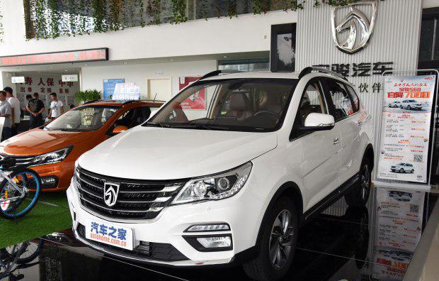 宝骏560新车独立悬挂+双离合+全景+7座顶配11W真贵吗！