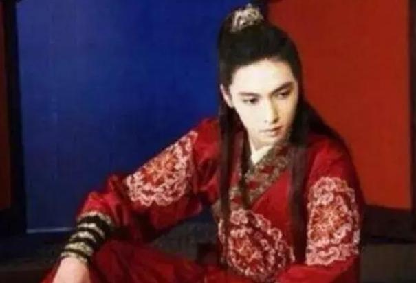 张艺兴古装红衣