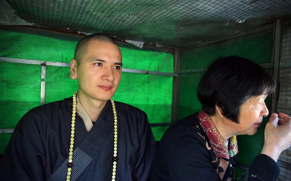 一个帅气逼人的中国和尚, 每年有大量女弟子想