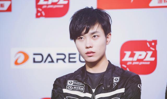 EDG发布转会公告, Korol童扬转会到皇族RNG