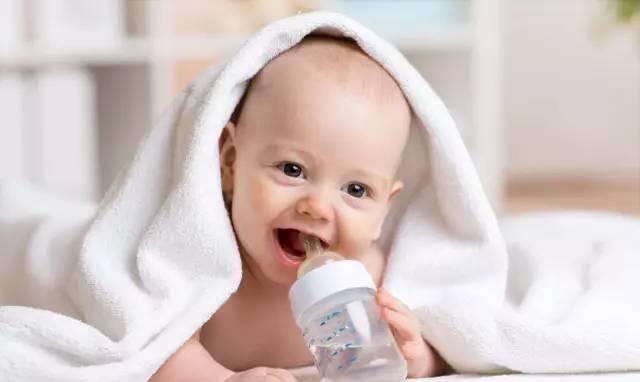 婴儿奶量是多少? 不同阶段宝宝吃奶量你必须知