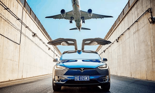 打开车门要起飞的感觉, Model X, 就是那么霸气!