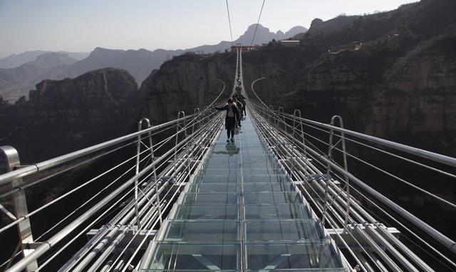 世界上最长的玻璃吊桥惊艳亮相石家庄,你敢来挑战吗?