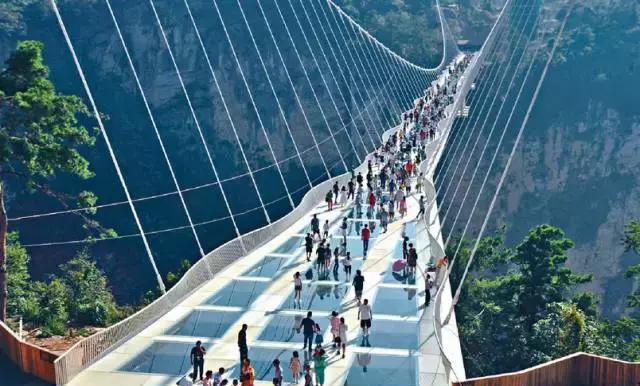 分分钟好玩过张家界玻璃桥,广东玻璃桥等着你!