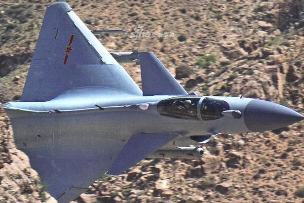 中国真够朋友:最强歼10现身巴基斯坦,巴铁空